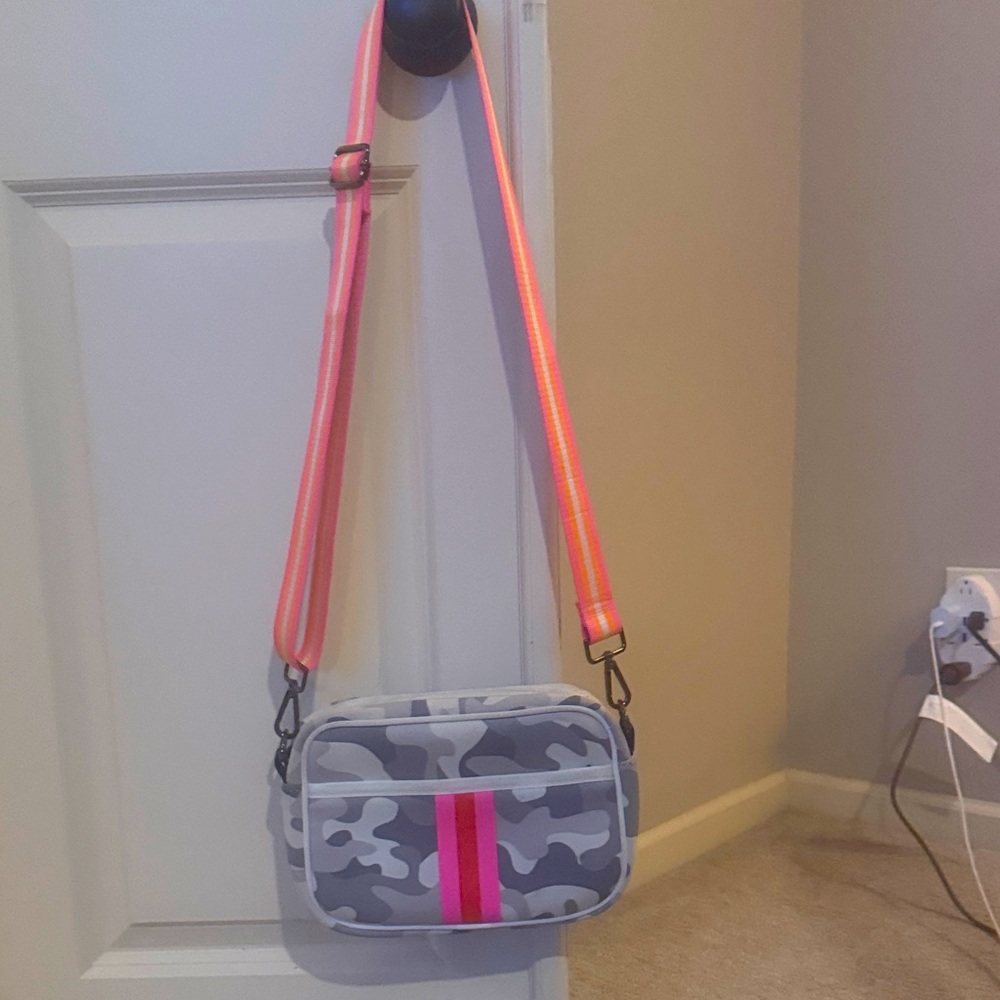 HAUTE SHORE Gray Camo Crossbody Bag with Pink Strap